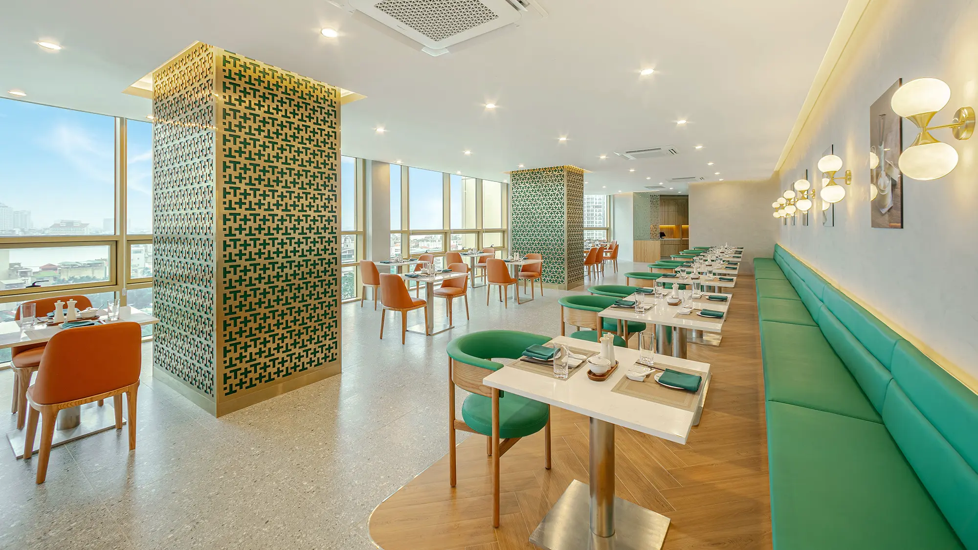 Buffet sáng tại L7 West Lake Hanoi với các món Âu Á