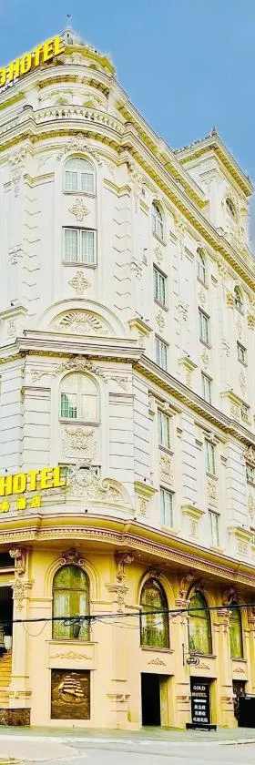 Phòng nghỉ tại DOMINIC HOTEL với nội thất đơn giản, gọn gàng