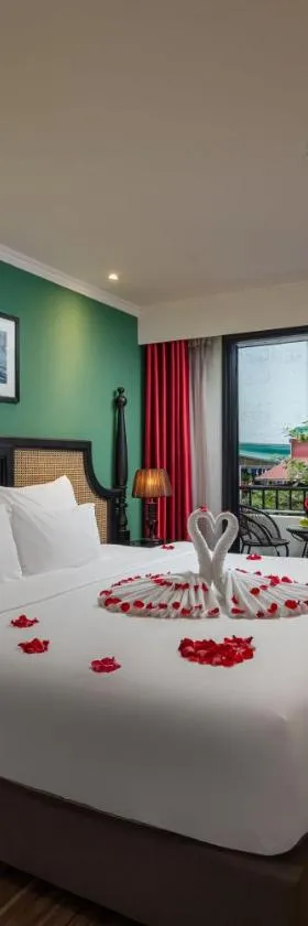 Không gian sân vườn nhỏ tại San Hotel Hà Nội