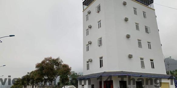 Phòng nghỉ tiêu chuẩn tại Pusamcap Hotel với nội thất gỗ và không gian rộng