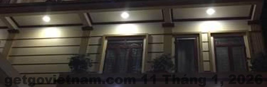 Không gian phòng nghỉ khách sạn Hoa Anh Đào Lai Châu với nội thất cơ bản, phù hợp phân khúc bình dân