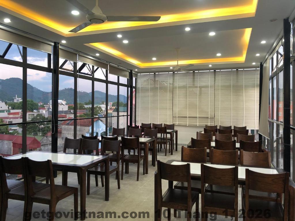 Phòng nghỉ Highlands Hotel Cao Bằng với nội thất cơ bản và diện tích rộng