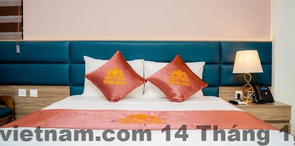 Phòng nghỉ tiêu chuẩn tại Victory Hotel với nội thất cơ bản