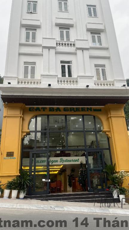 Phòng nghỉ tại Catba Green Hotel với nội thất gọn gàng, sáng sủa