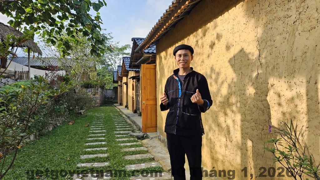 Một góc của homestay, nơi khách có thể ngắm nhìn phong cảnh núi non hùng vĩ trong không gian yên bình.