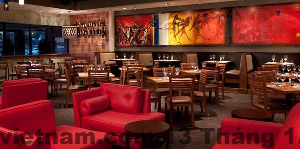 Khung cảnh xung quanh khách sạn mang đến không gian yên bình, lý tưởng cho kỳ nghỉ thư giãn.