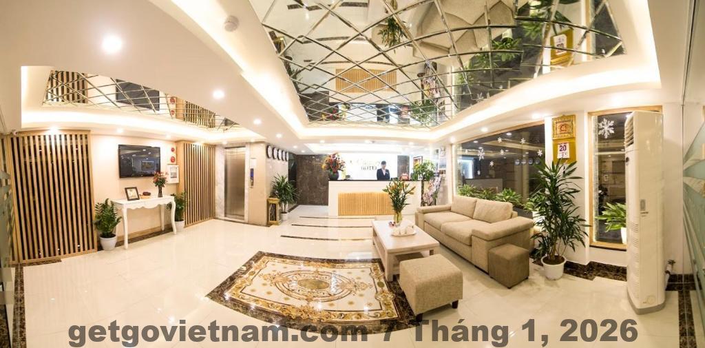 Không gian phòng Canary Ha Noi Hotel với nội thất truyền thống, không chạy theo xu hướng mới