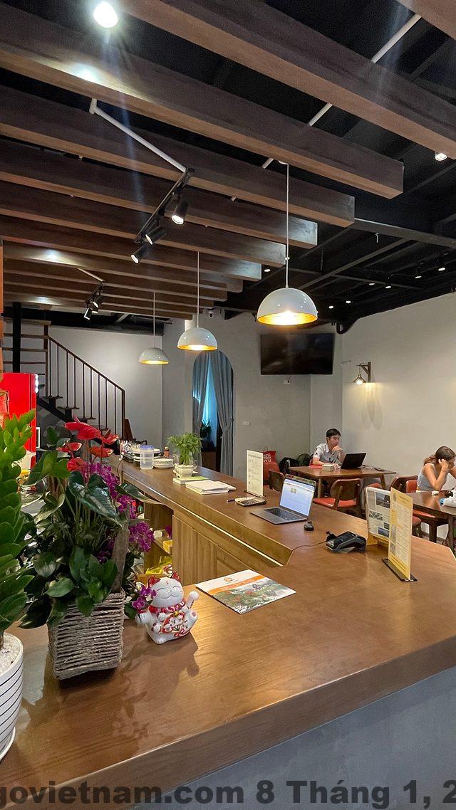 Khung cảnh sôi động xung quanh Bong HA NOI HOSTEL, là khu vực sầm uất, dễ dàng tiếp cận các điểm du lịch nổi tiếng.