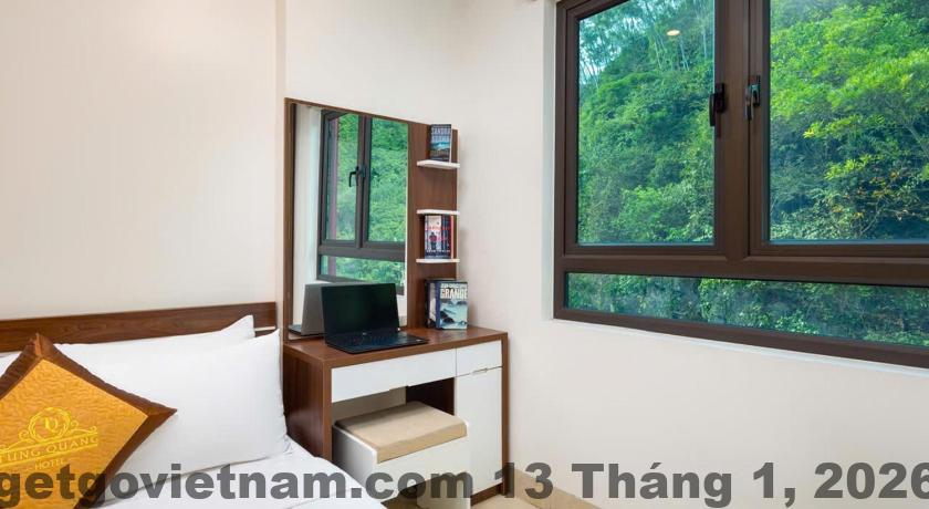 Tiện ích tại Tung Quang Hotel hồ bơi ngoài trời và phòng gym nhỏ