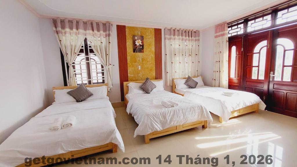 Phòng nghỉ rộng rãi với đầy đủ tiện nghi tại Luxhome Mekong.