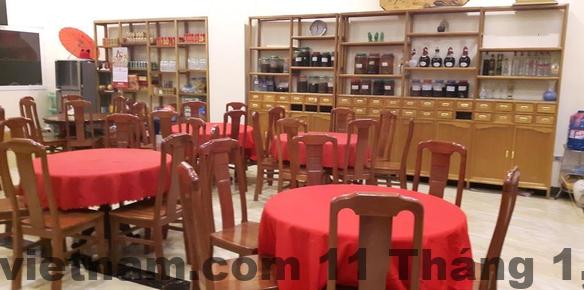 Phòng khách sạn được trang trí thanh lịch, sạch sẽ và đầy đủ tiện nghi.