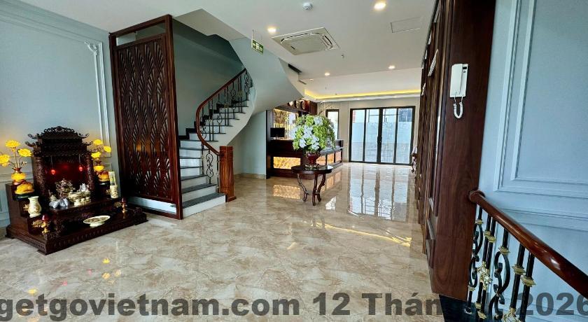 Khu vực ăn uống xung quanh San Hotel Phùng Khoang