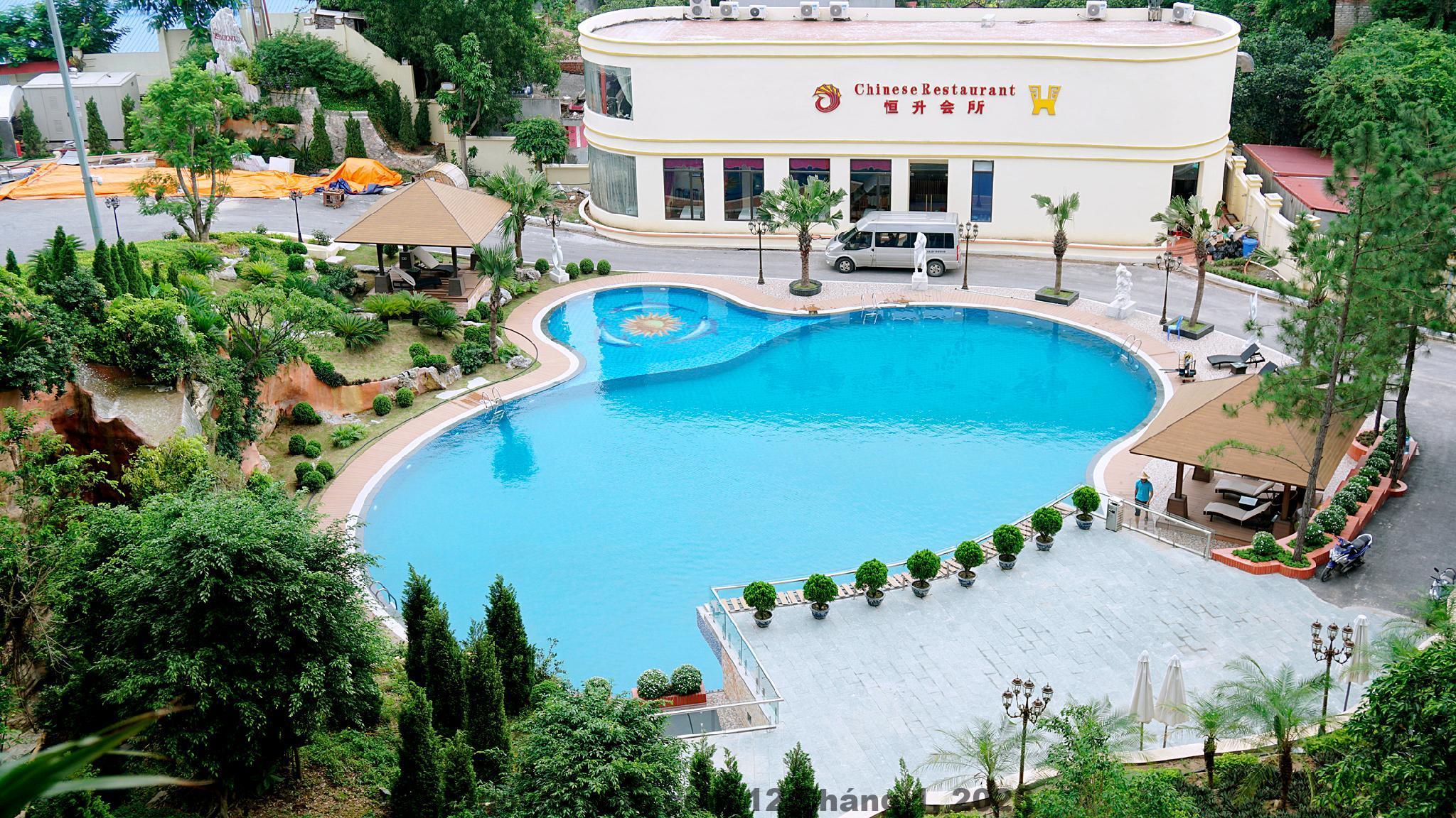 Phòng ngủ Royal Phoenix Hotel Bac Ninh rộng rãi, nội thất hiện đại, tông màu trung tính