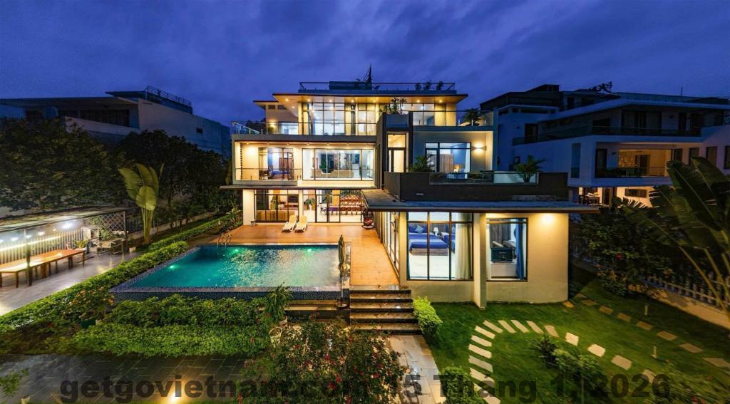 Khu vực lễ tân Sea Angel Hotel với nhân viên thân thiện, hỗ trợ nhiệt tình