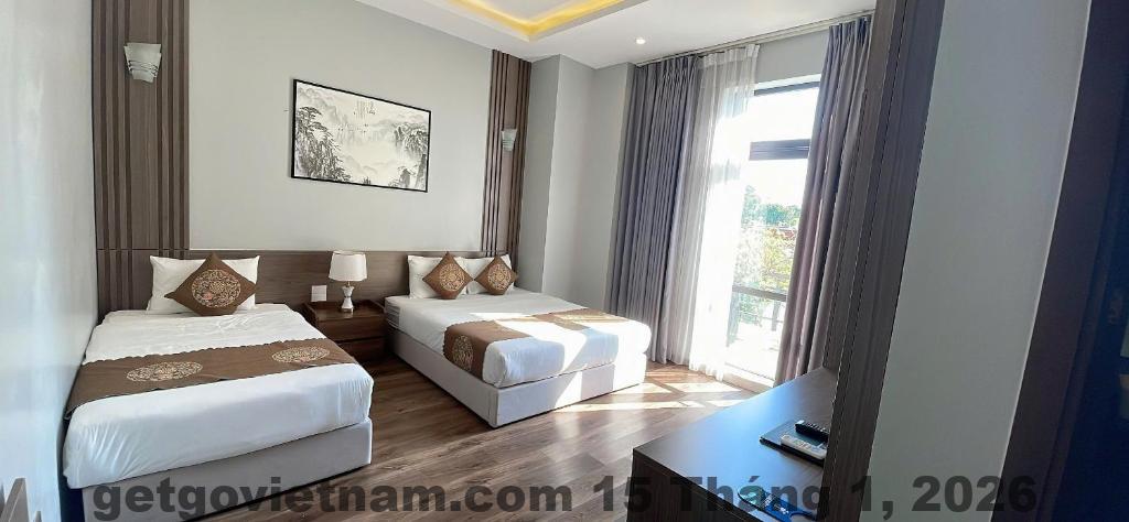 Hành lang và khu sinh hoạt chung tại Khách Sạn Hải Yến – tiện ích ở mức tối thiểu