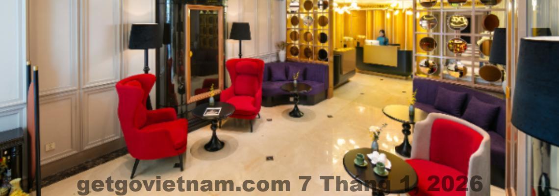 Đội ngũ lễ tân thân thiện tại Le Premier Hotel & Rooftop Bar
