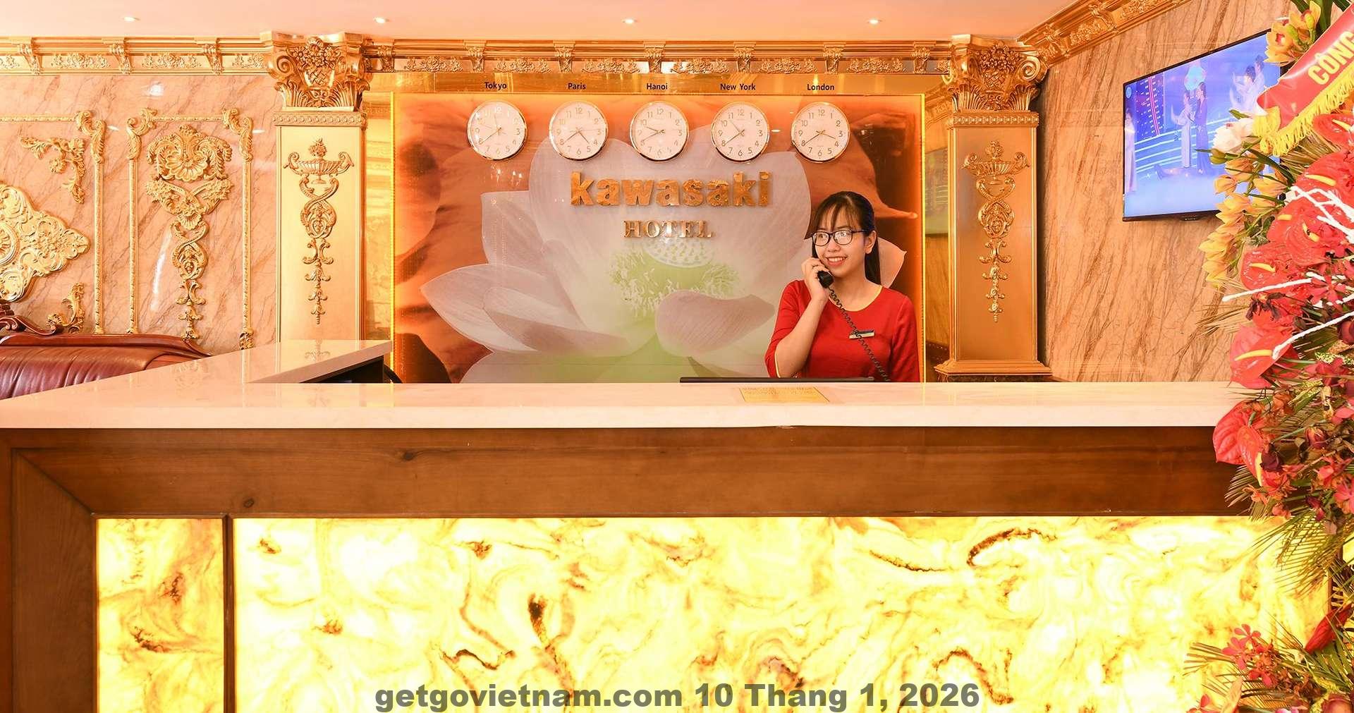 Phòng nghỉ tiêu chuẩn tại Khách sạn The King Hotel với nội thất gỗ truyền thống