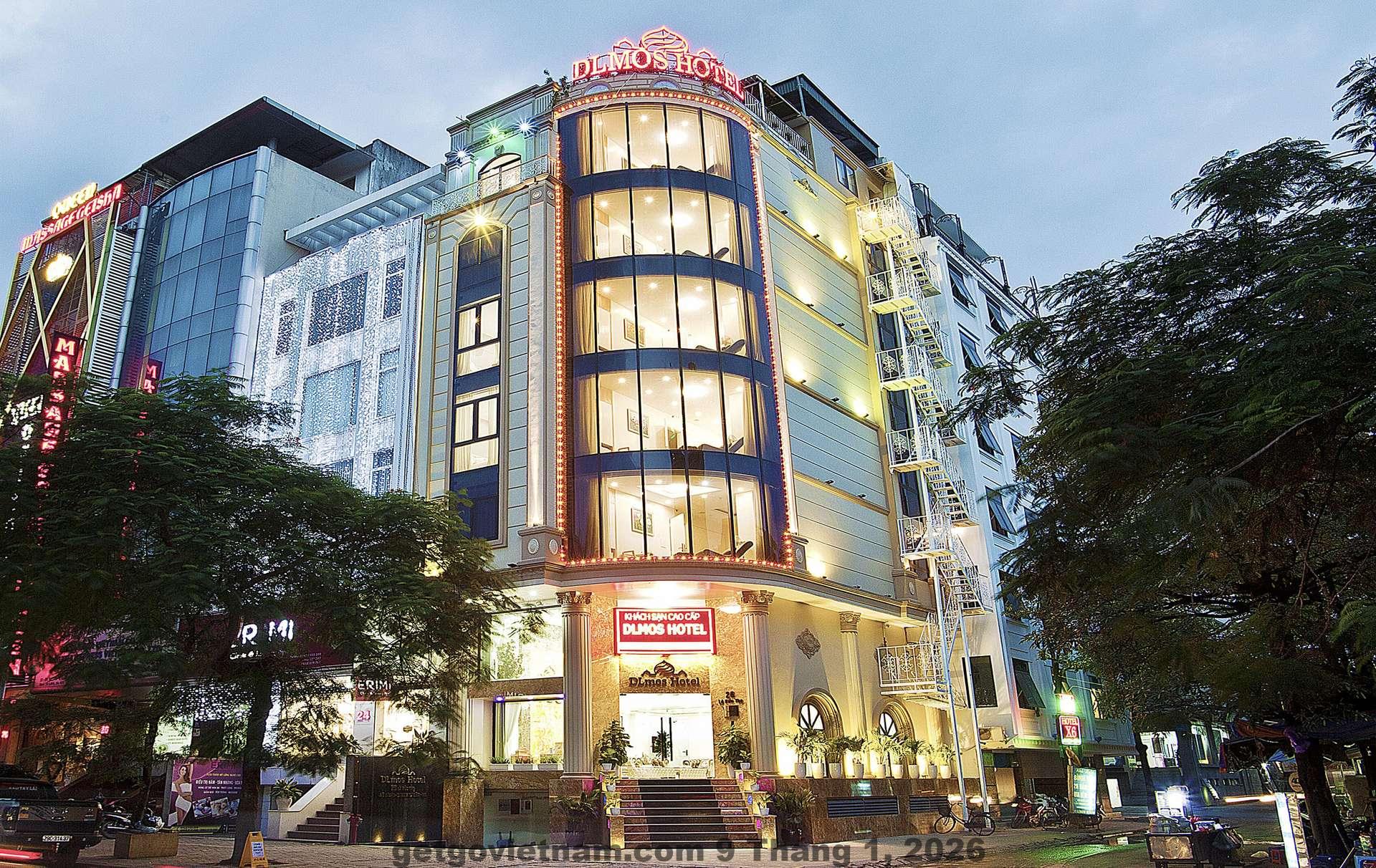 Quầy lễ tân Bounty Hotel phục vụ 24/7, nhân viên thân thiện