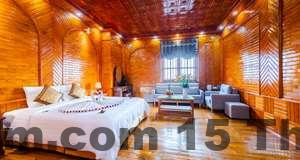 Phòng ngủ tại Grand Dragon Noi Bai Hotel với giường lớn và nội thất đơn giản