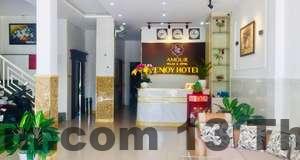 Bữa sáng tại khách sạn Tulip, nơi bạn có thể thưởng thức các món ăn đơn giản nhưng đầy đủ.