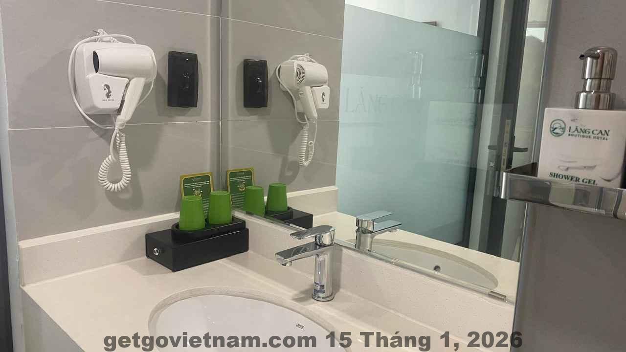 Phòng nghỉ tại Lang Can Boutique Hotel mang lại cảm giác thư giãn, với không gian rộng rãi và đầy đủ tiện nghi.