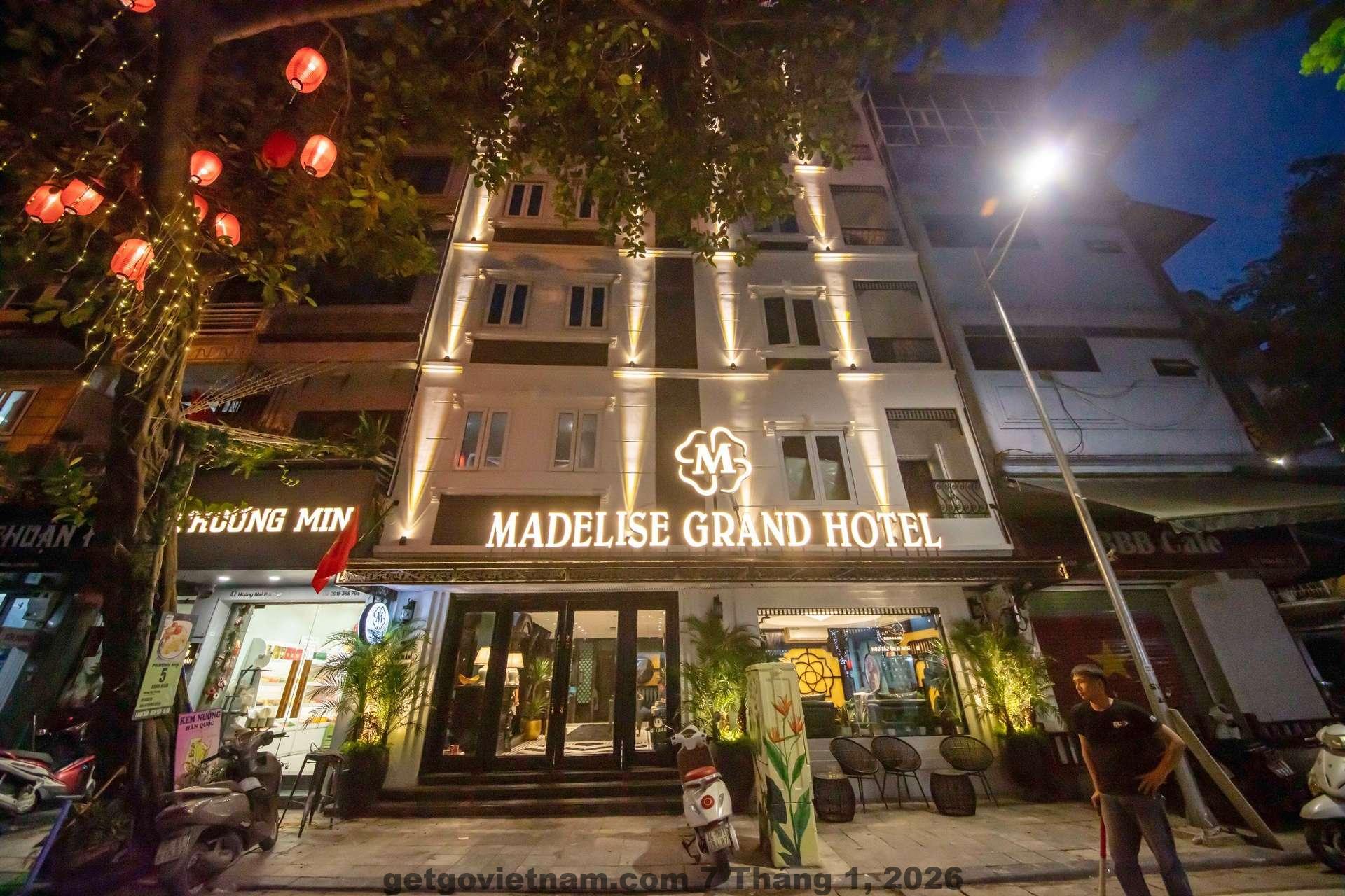 Phòng nghỉ Lakeside Palace Hotel phong cách cổ điển