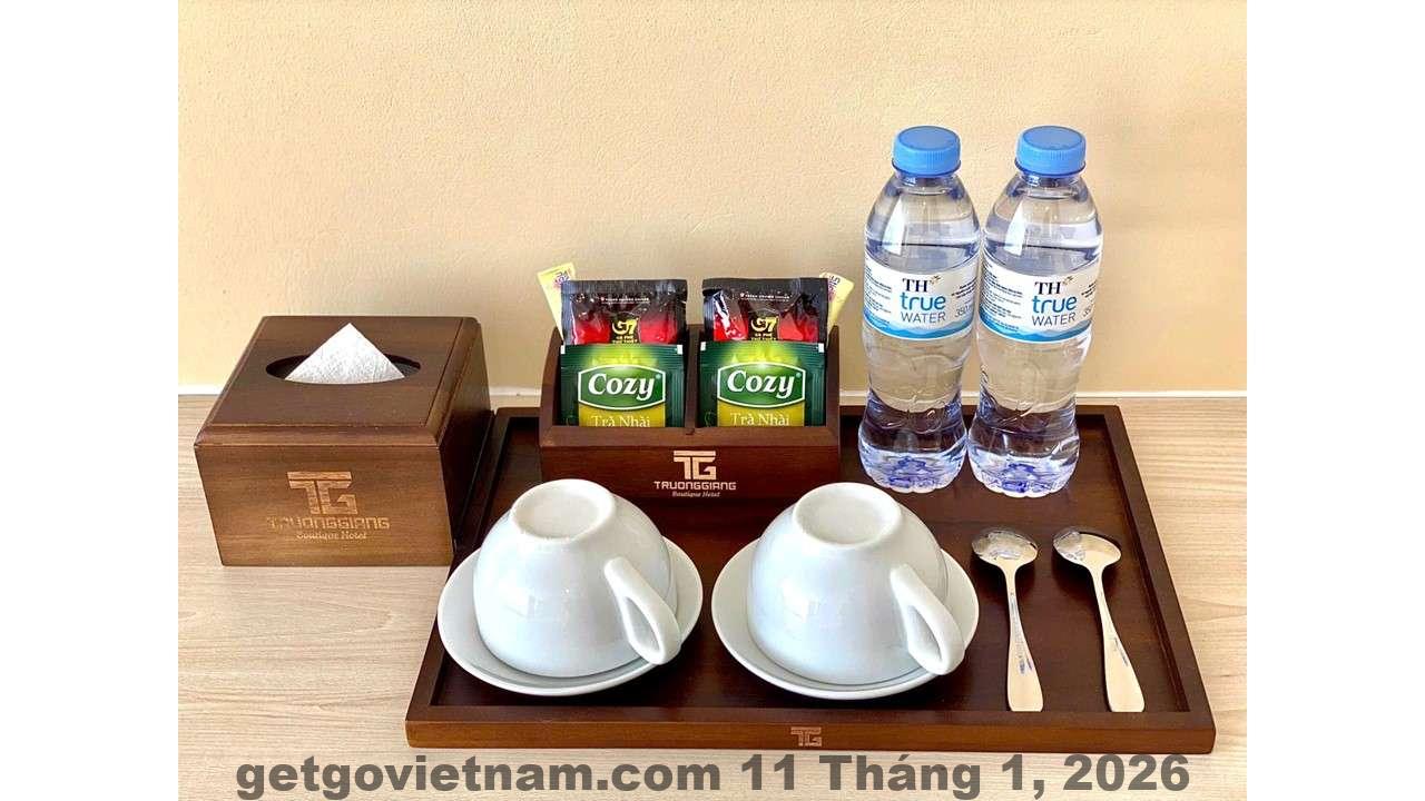 Phòng ngủ tại Trường Giang Boutique Hotel với nội thất hiện đại, sạch sẽ và gọn gàng