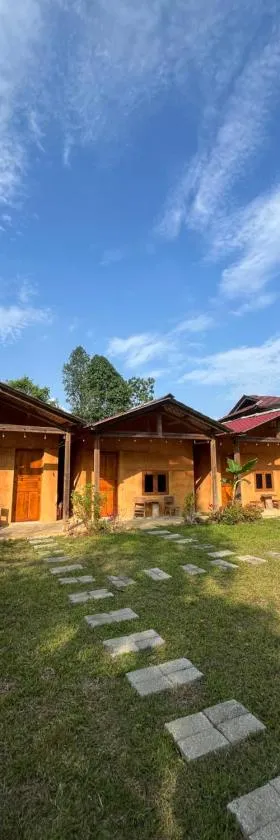 Tiện ích hồ bơi tại An Khang Hotel.