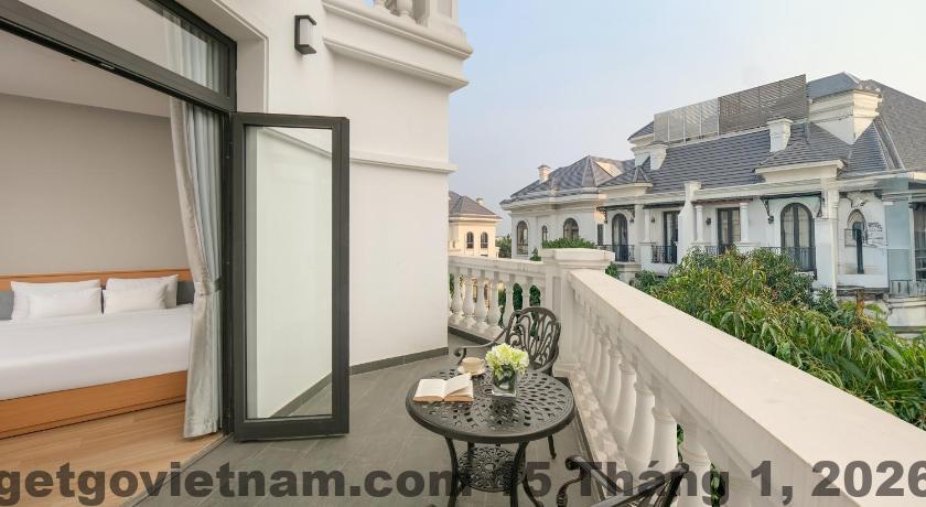 Phòng ngủ hiện đại tại PCA Hotel 1 Vinhomes Ocean Park