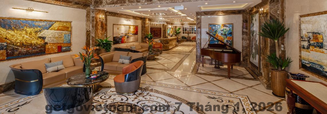 Nhân viên lễ tân Champton Hanoi Hotel thân thiện, giao tiếp tiếng Anh tốt