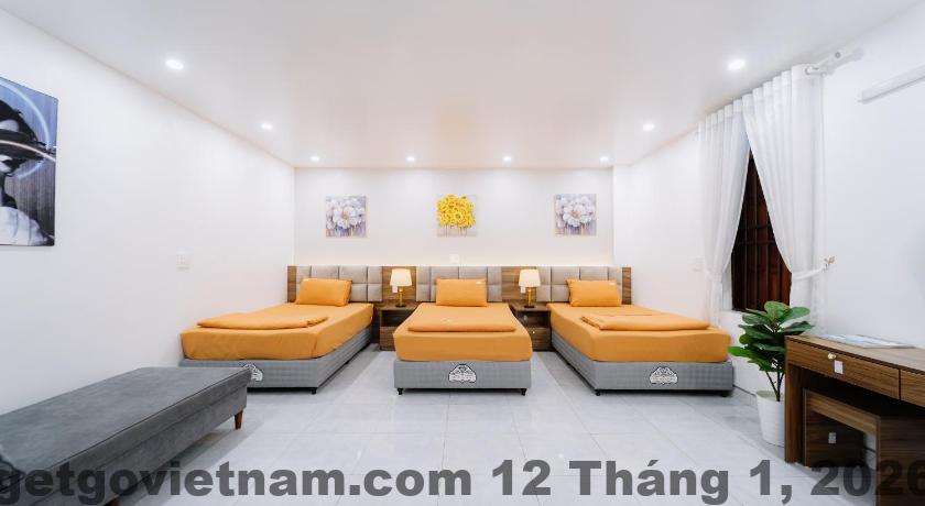 Không gian chung và hành lang tại Khách Sạn Donka gọn gàng, tiện dụng.