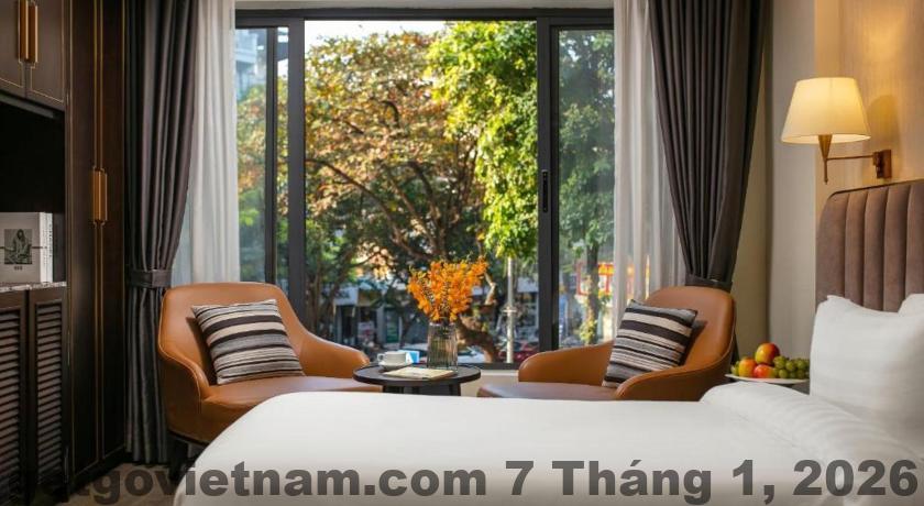 Khu vực ăn sáng tại San Palace Hotel với buffet gọn gàng, ấm cúng