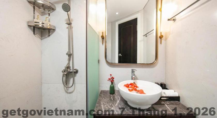 Vị trí San Palace Hotel gần Hồ Hoàn Kiếm, thuận tiện đi bộ khám phá phố cổ