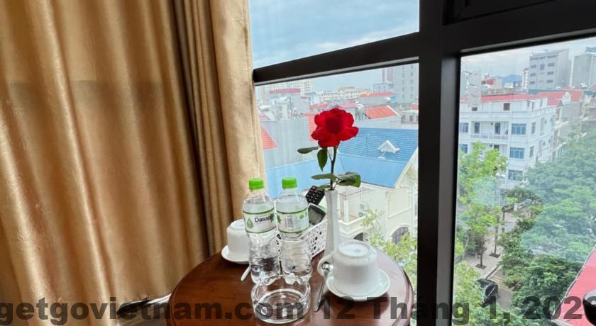 Sảnh lễ tân Kezan Hotel Bắc Ninh với nhân viên thân thiện và chuyên nghiệp