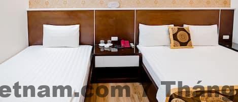 Phòng ngủ tiêu chuẩn tại Nhà nghỉ Light Hotel với giường đôi và nội thất cơ bản