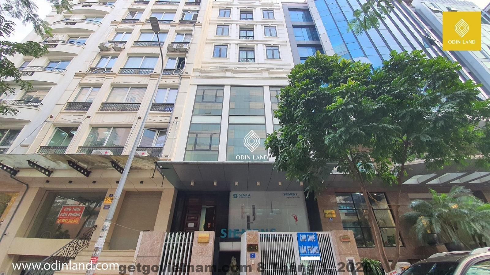 Khu vực đường Dịch Vọng Hậu Cầu Giấy – xung quanh OYO 210 Saki Hotel có nhiều văn phòng và quán ăn