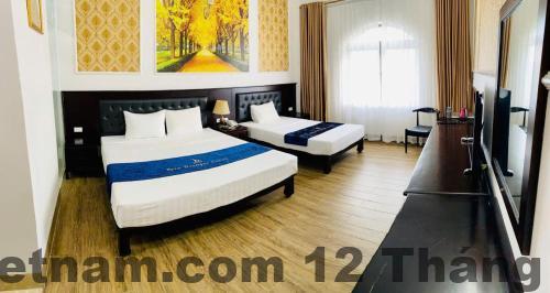 Phòng ngủ tiêu chuẩn tại Rosa Place Hotel với giường đôi và nội thất cơ bản