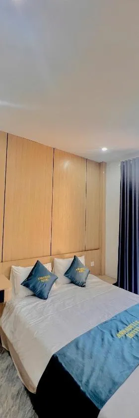 Phòng ngủ tại Anna Belle Hotel – thiết kế đơn giản, sạch sẽ, ánh sáng tự nhiên