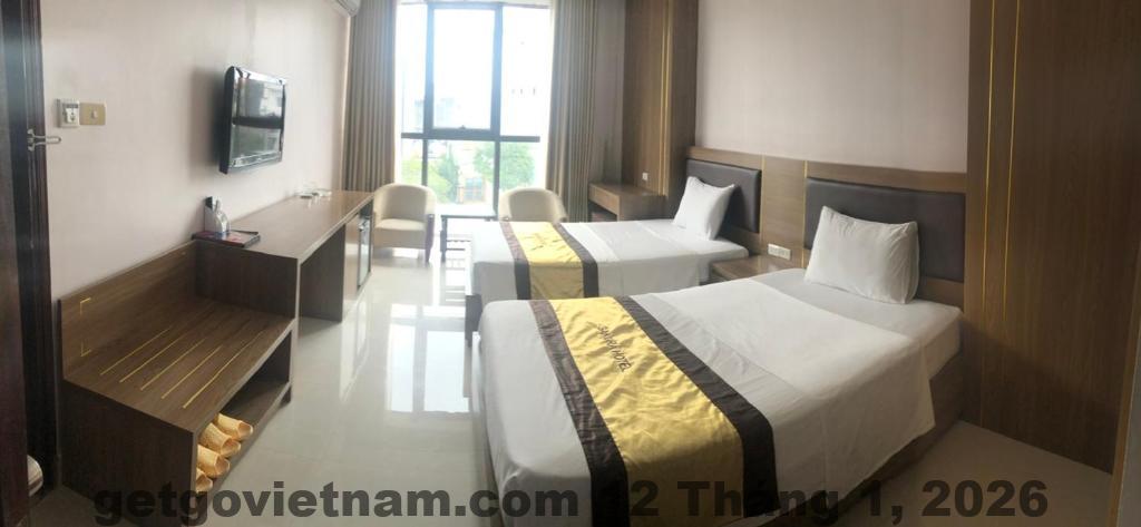 Một góc nhìn từ trên cao của khách sạn Sakura, từ đây bạn có thể nhìn thấy vị trí thuận lợi của khách sạn với các tuyến đường chính quanh khu vực.