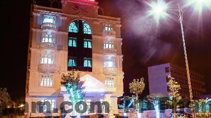 Phòng ngủ Royal Halong Hotel rộng rãi, thiết kế cổ điển