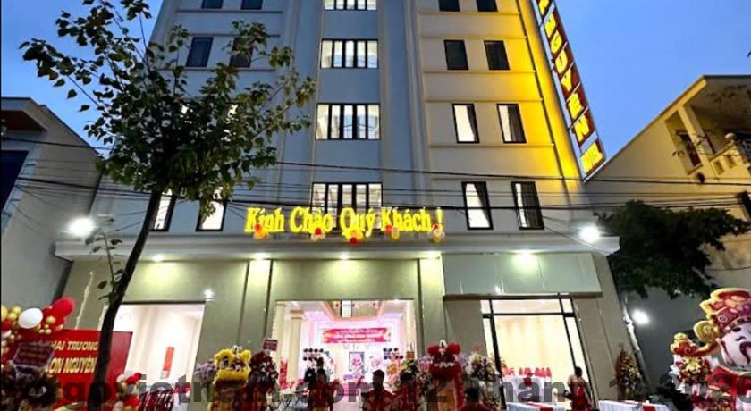 Phòng ngủ tiêu chuẩn tại Hotel Sơn Nguyên 2 với nội thất cơ bản