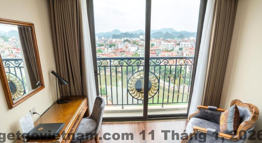 Không gian xung quanh Nhà nghỉ Chiều Tím đơn giản, không có tiện ích giải trí