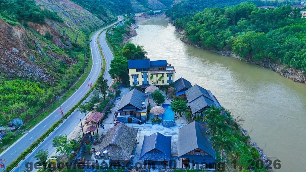 HaGiang Go Ecolodge Đánh giá 2026: Trải nghiệm nghỉ dưỡng giữa thiên nhiên hoang sơ 4 Nhân viên tại HaGiang Go Ecolodge luôn tươi cười và hỗ trợ khách hàng một cách tận tình