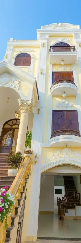 Phòng ngủ tại 64 Deluxe Hotel & Villa Mộc Châu có diện tích lớn, thiết kế đơn giản