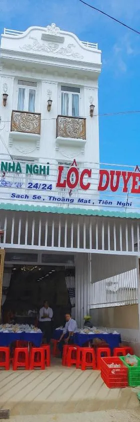 Hồ bơi ngoài trời tại khách sạn