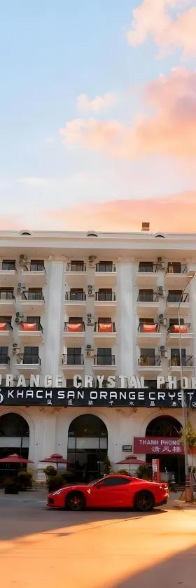 Phòng ngủ PARIS HOTEL Bắc Ninh với nội thất đơn giản, giường lớn và ánh sáng đủ dùng