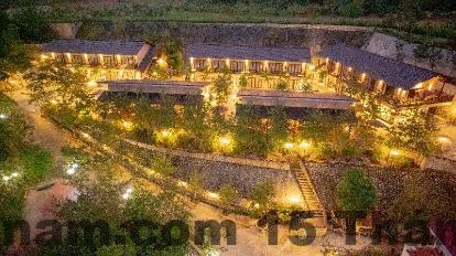 Nhân viên thân thiện và nhiệt tình tại khách sạn Son Nu Emerald Hill Hotel.