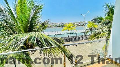 Khung cảnh xung quanh Tuan Chau Havana Hotel, với không gian thoáng đãng, gần biển