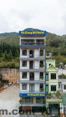 Nhân viên phục vụ tại New Sun Hotel luôn nhiệt tình và thân thiện với khách hàng