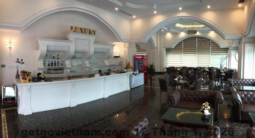 Sảnh lễ tân Hai Yen Luxury Hotel rộng rãi và gọn gàng